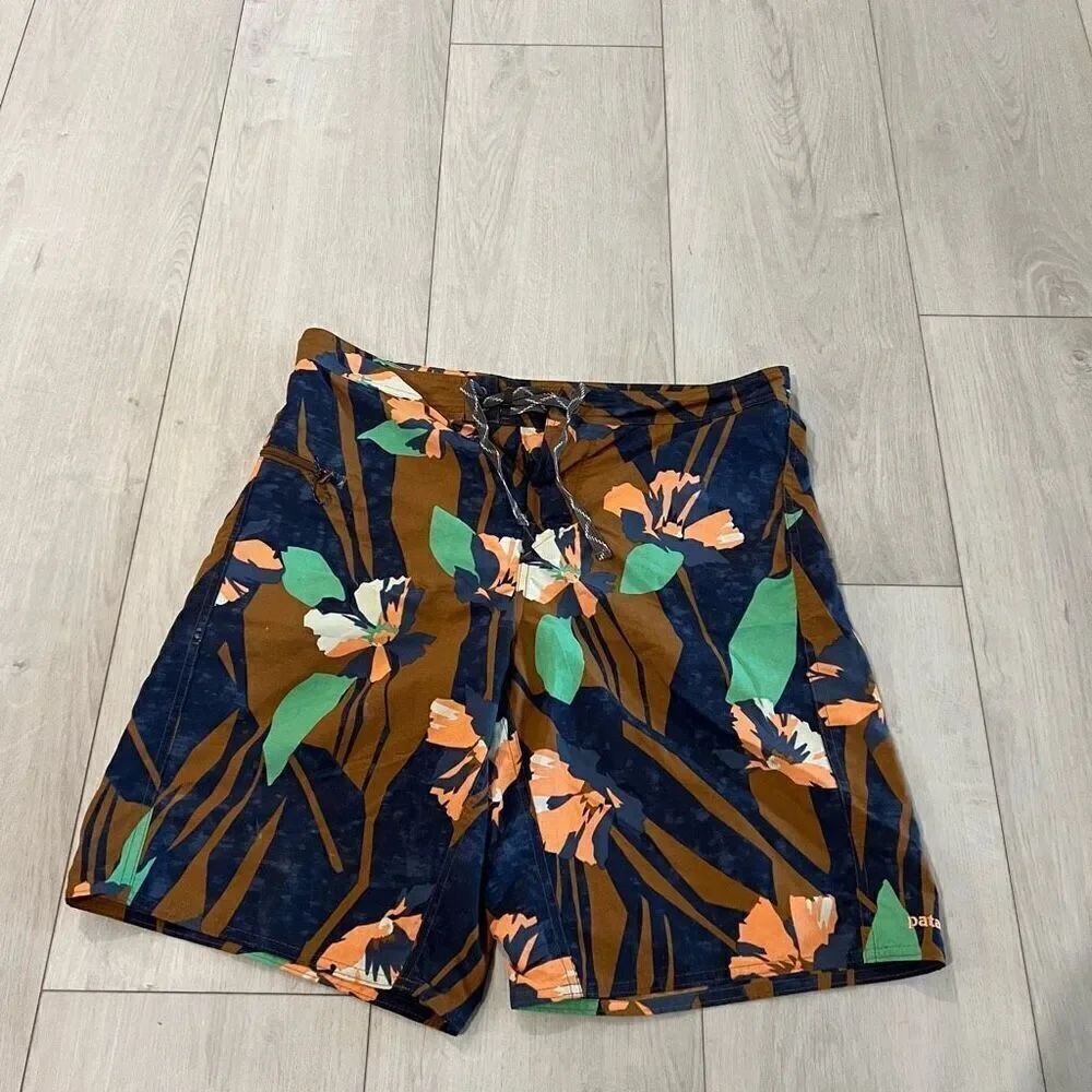 Patagonia men’s shorts size 32